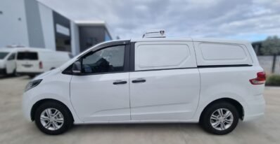 Refrigerated Van LDV G10 Left side view